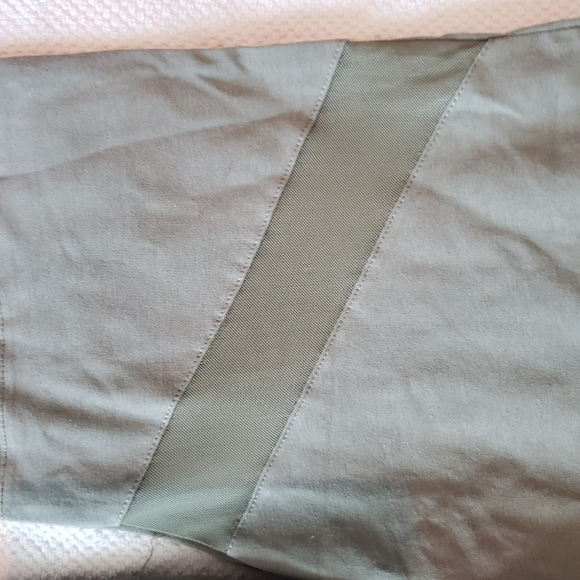 2/20 NWT olive green bike short, mesh panels 1X - Picture 3 of 3